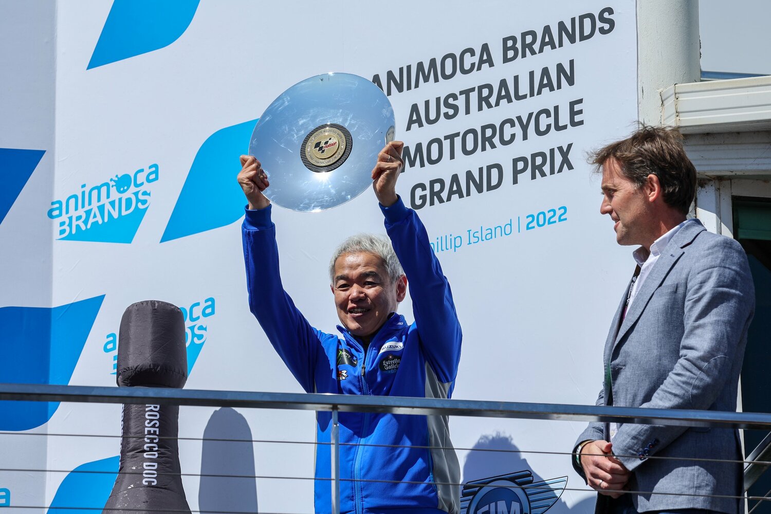 オーストラリアGPで表彰台に上がった佐原プロジェクトリーダー　©Satoshi Endo