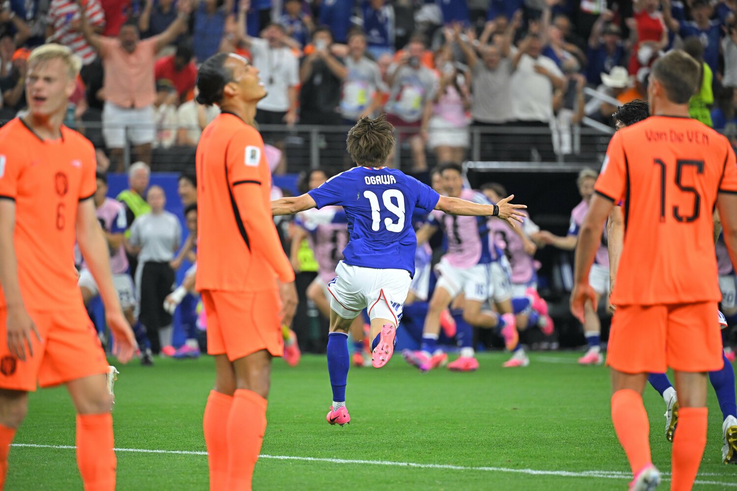 オランダ戦。本田解説「何かありそう」の直後に同点ゴールが決まった ©JMPA