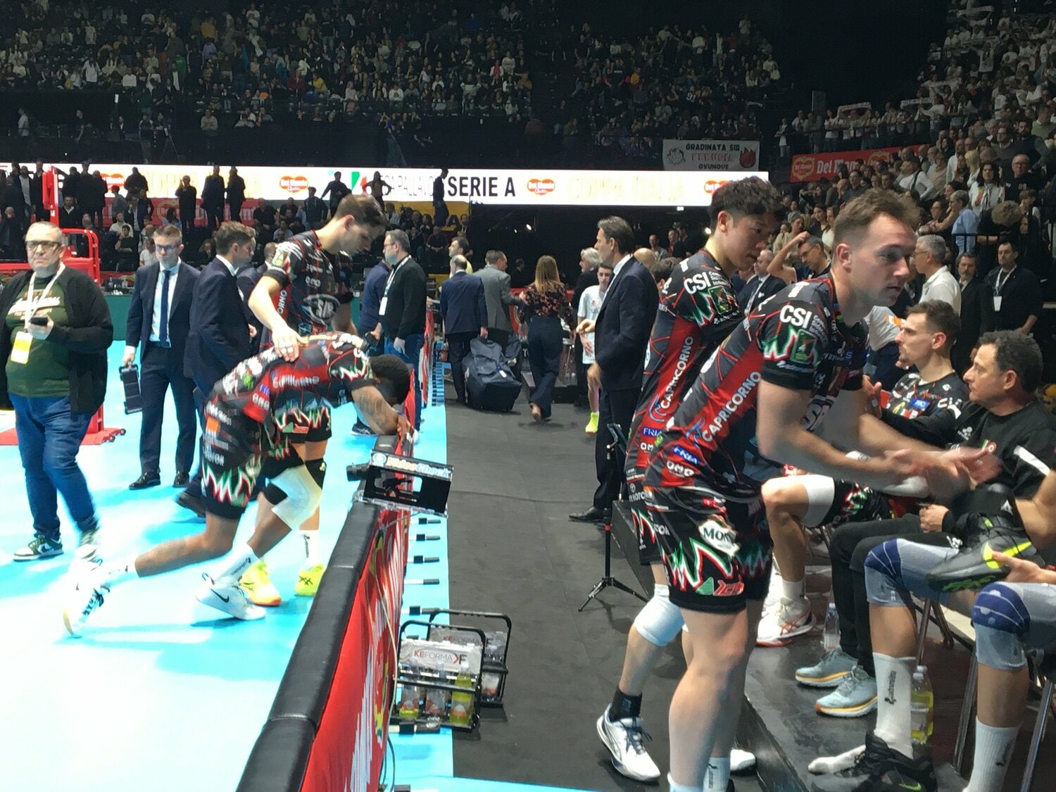 コッパ・イタリア準決勝でベローナに逆転負けを喫したペルージャのベンチ(筆者撮影)