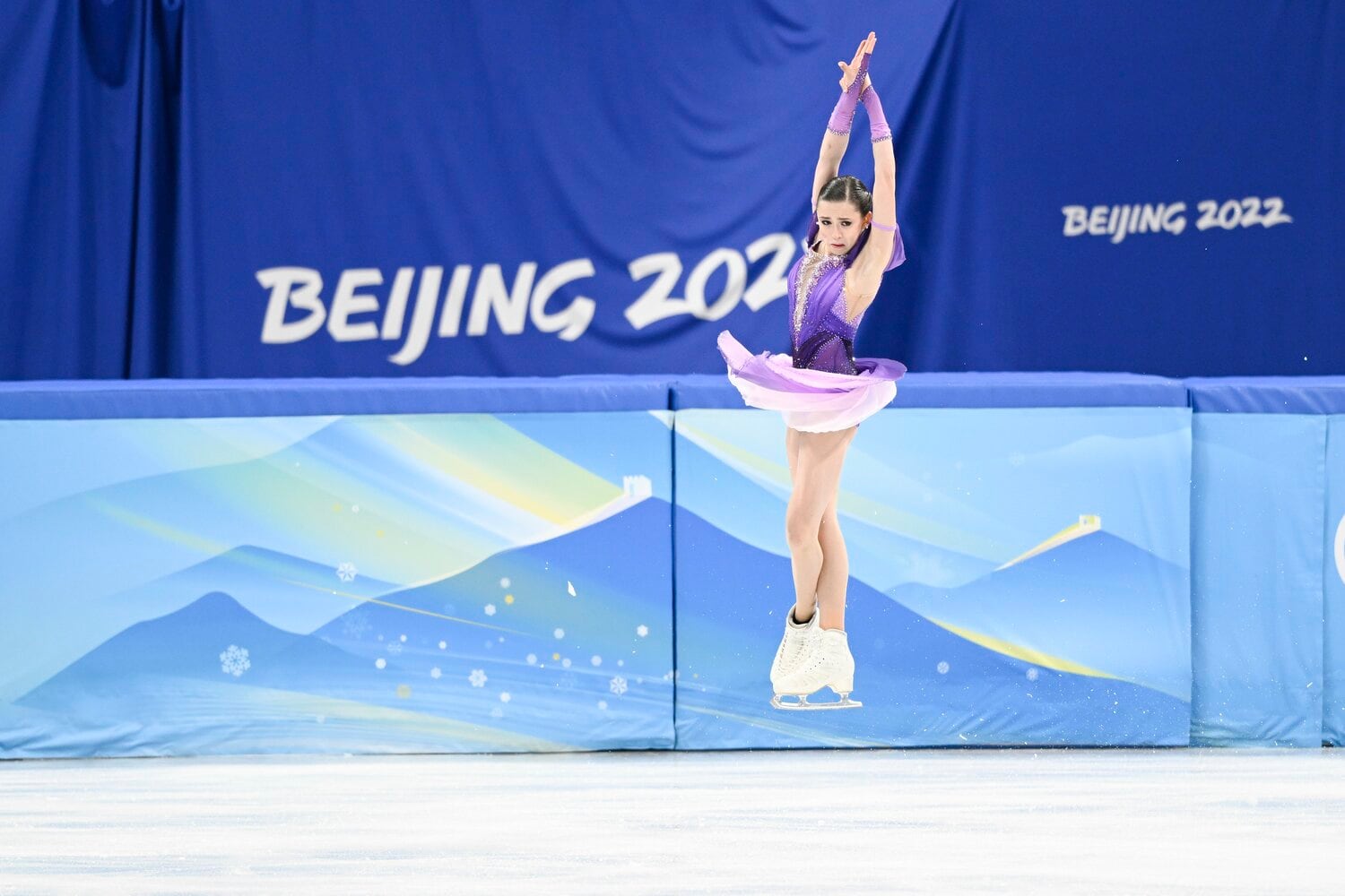 カミラ・ワリエワの代名詞である両手を上げての4回転ジャンプ　©️Asami Enomoto / JMPA