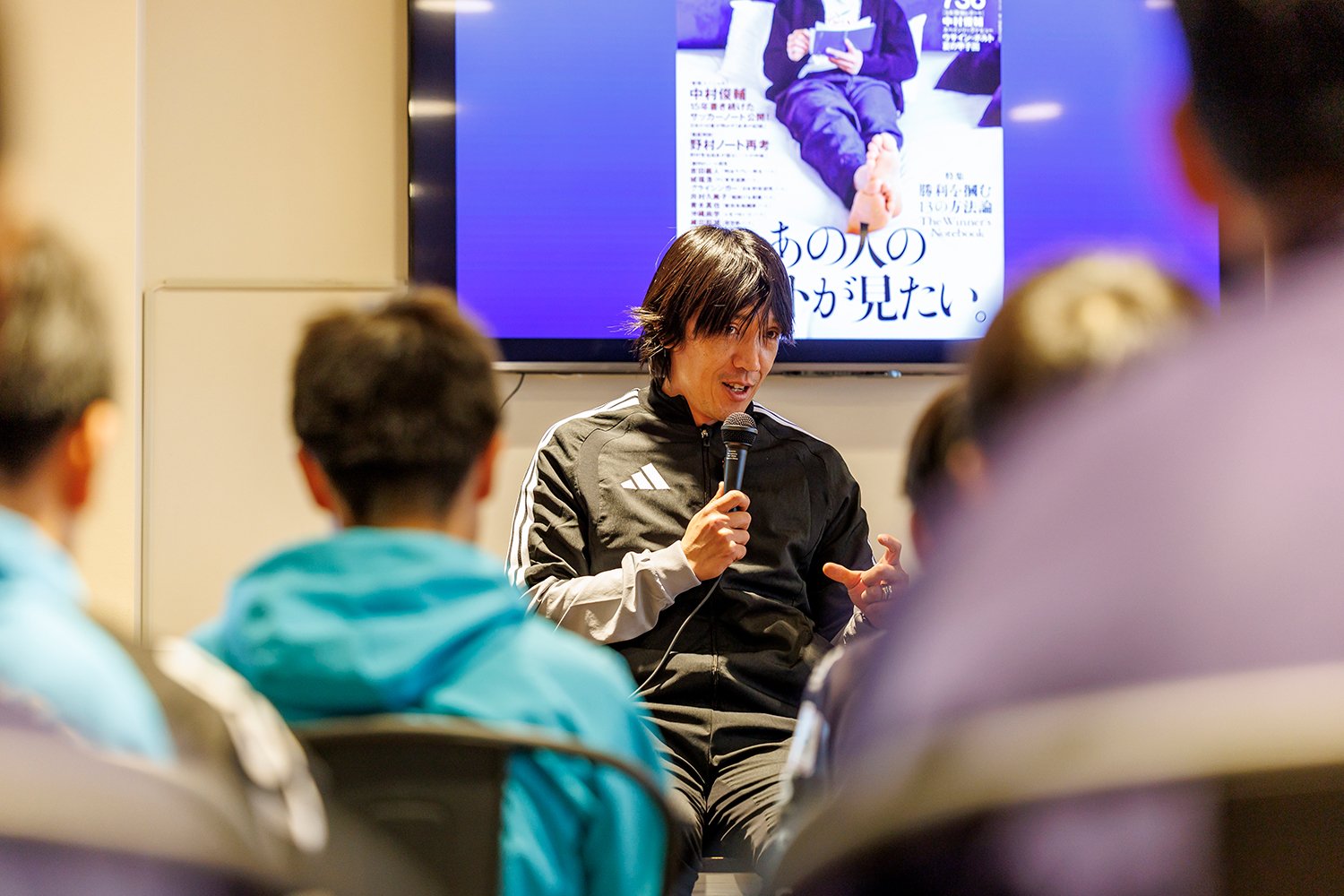 座学では手を挙げた子どもたち全員の質問に答えた　©Kiichi Matsumoto