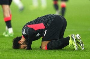 【話題】海外の選手たちはなぜミスしても味方に謝らない？「神」と海外選手の真の関係性とは《サラーの祈り》