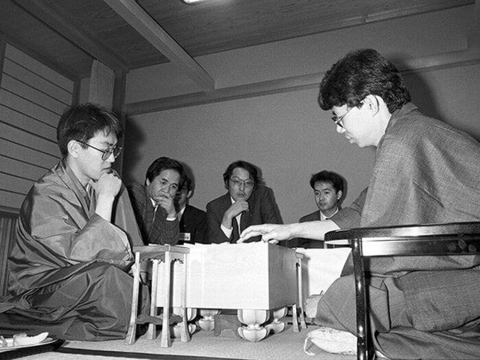 加藤一二三43歳から“21歳で名人奪取”、ライバル羽生善治の“七冠”を阪神大震災直後に阻止… 谷川浩司「光速の天才伝説」〈十七世名人〉＜Number Web＞ photograph by BUNGEISHUNJU
