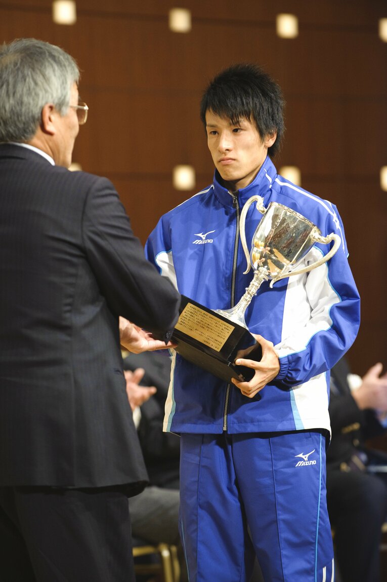 箱根駅伝で金栗四三杯を受賞　©Asami Enomoto