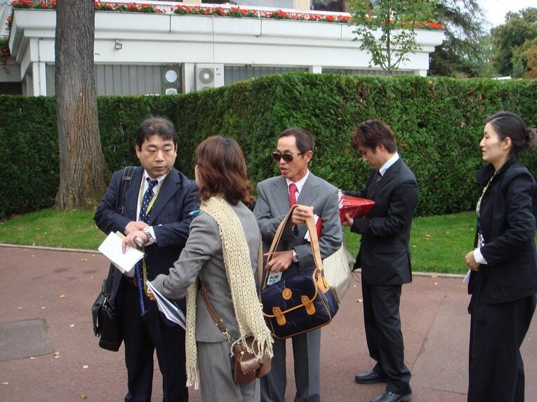 岡部幸雄さんも現地入り。NHKの中継で解説を務めた　©Akihiro Shimada