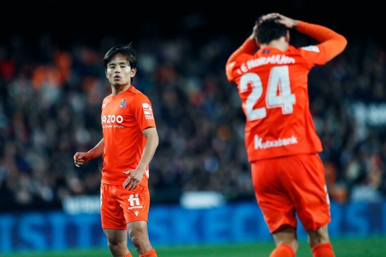 〈久保建英ソシエダ月間MVP〉敵地で憎まれるのは名が知れた証拠だが…「クボへの徹底マーク」と“1枚も撮れなかったシーン”とは(35)