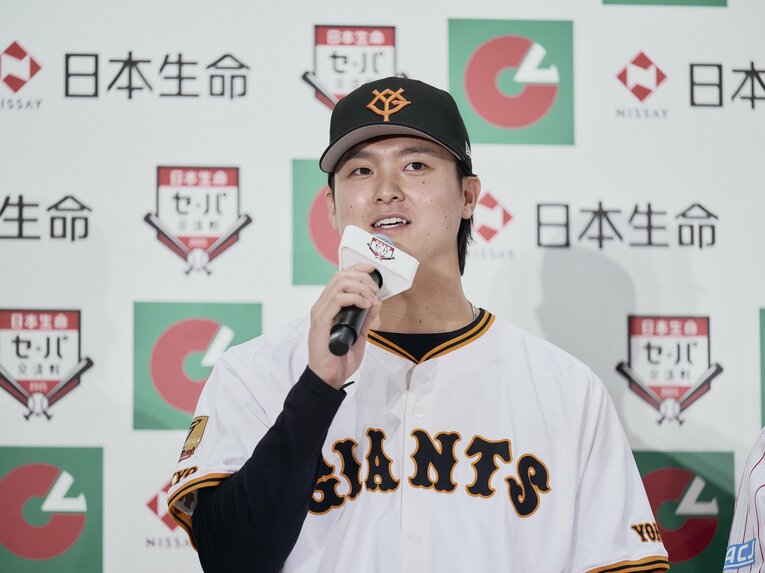 現役ドラフトで日本ハムから巨人に移籍した田中瑛斗 ／ photograph by Yuki Suenaga