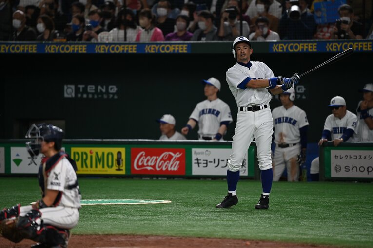 打席を待つイチロー　©Naoya Sanuki