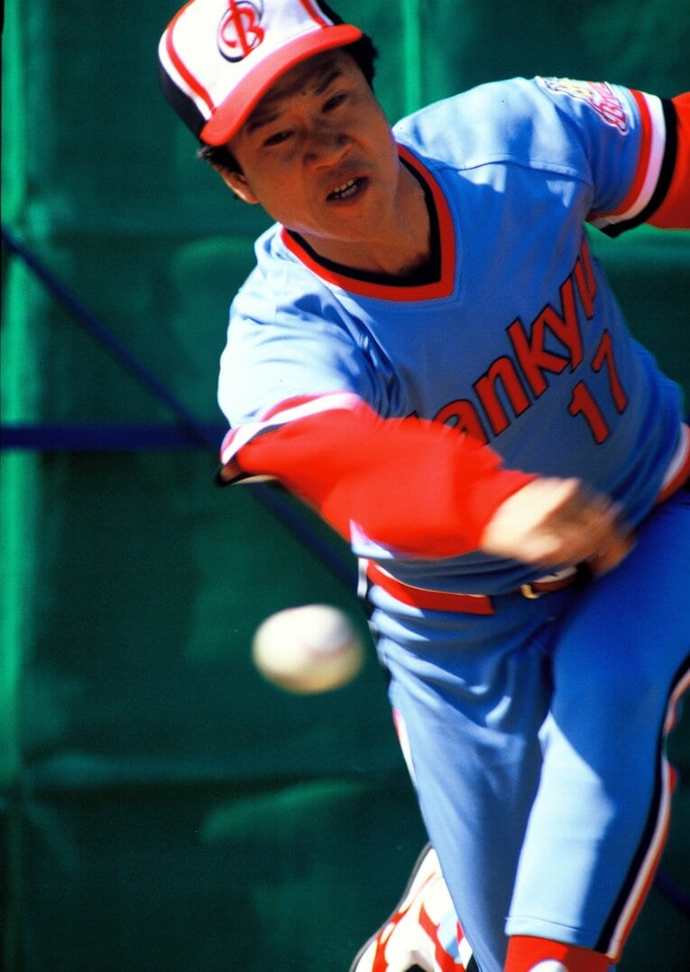 美しきアンダースローで知られた…山田久志の投球（連続写真）©Makoto Kenmizaki