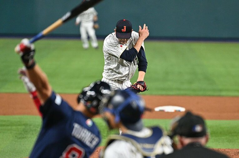 決勝のアメリカ戦、2番手で登板した戸郷翔征。メジャーの一流バッターも日本投手陣を1巡目でとらえることができなかった ／ photograph by Naoya Sanuki