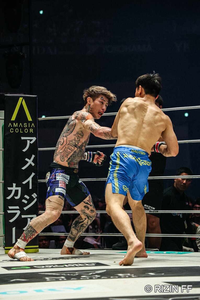 『超RIZIN.5』平本蓮vs.カルシャガ・ダウトベック　©RIZIN FF