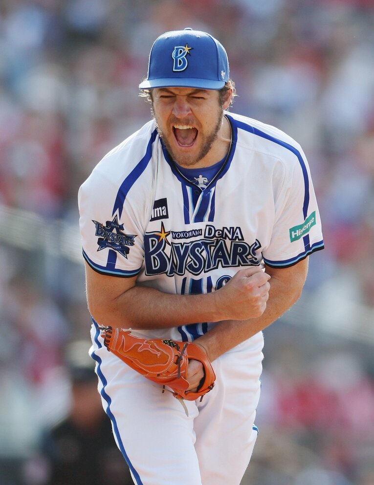 5月3日、日本初勝利を挙げた広島戦。ピンチを切り抜け、吠えるバウアー ©JIJI PRESS