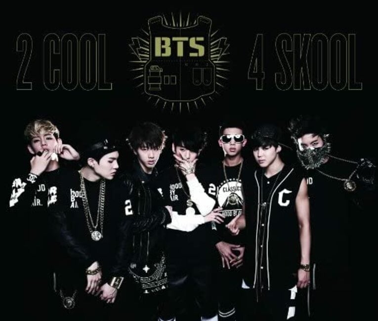 ミニアルバム『2 COOL 4 SKOOL』でデビューしたBTS（CDジャケットより）
