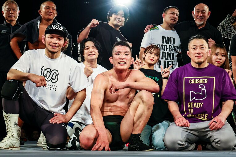 かつて対戦した宇野薫、川尻達也と　©Susumu Nagao
