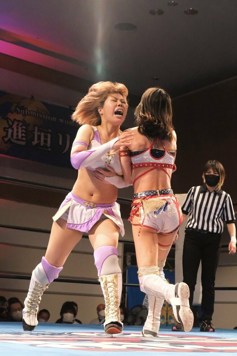 「女優vs交通情報のお姉さん」に18歳同士“意地の張り合い”対決も… 若手勢ぞろいの興行“ピースパ”に見る女子プロレスの未来(12)