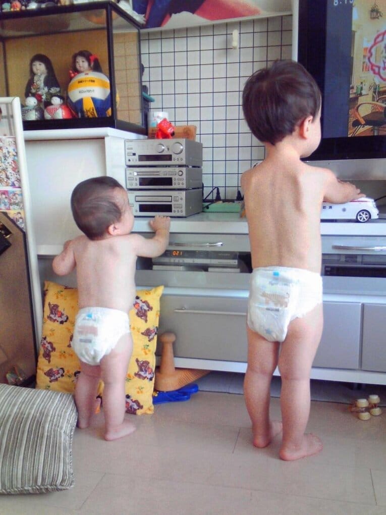 幼少時代の吉川兄弟（母・博子さん提供）