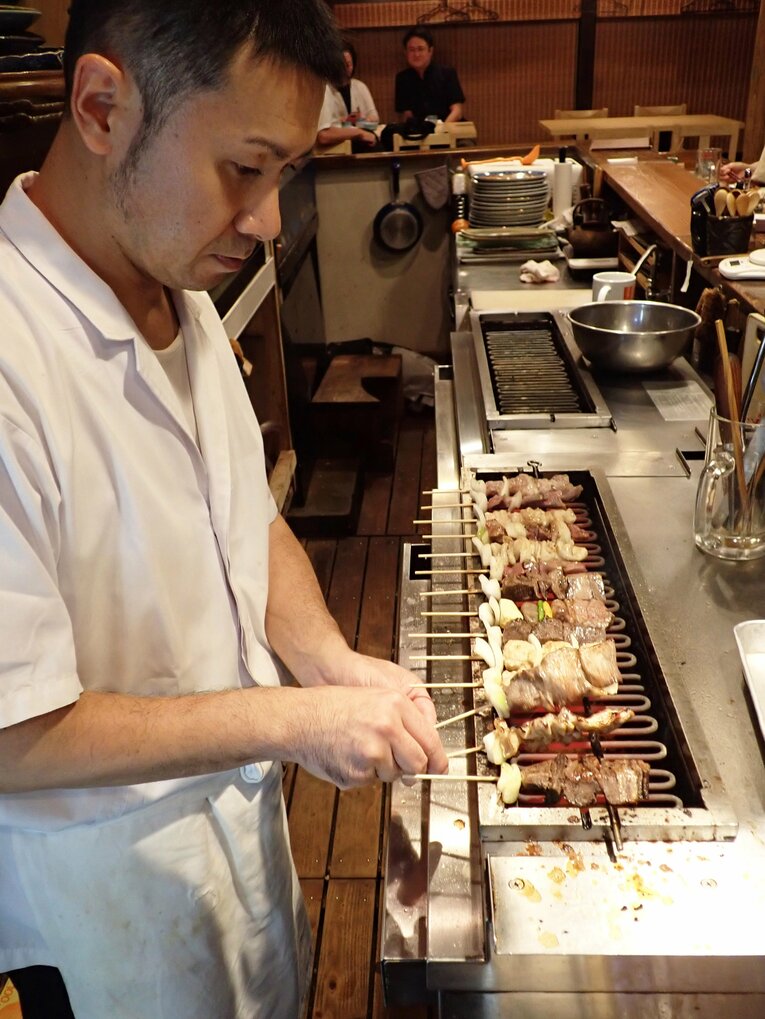 職人が焼く焼き鳥　©Essei Hara