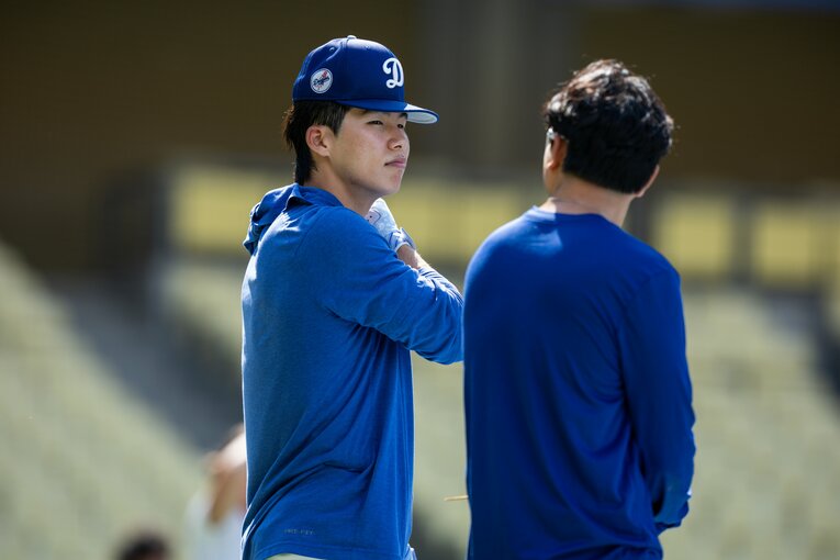 【常勝ドジャースと大谷らの”ステキな日常”／全100枚超】ヘンテコな帽子の被り方をするキム・ヘソン…写真はまだまだ続きます　©Nanae Suzuki