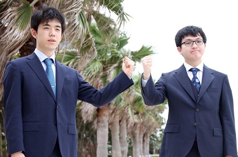 2022年の棋聖戦での番勝負でも戦った藤井と永瀬。快進撃を続ける藤井の“妙手”を永瀬は「特別すごいとは思いませんでした」と冷静に見ていた ／ photograph by Sankei Shimbun