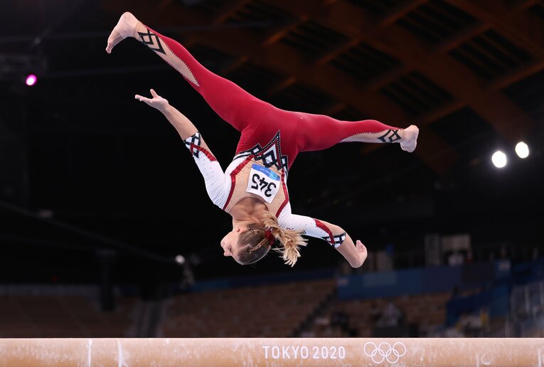 「ビキニパンツを着用しなければならない」規定は誰のため？ アスリートを“性の対象”として扱うスポーツ界の問題はどこへいくか(2)