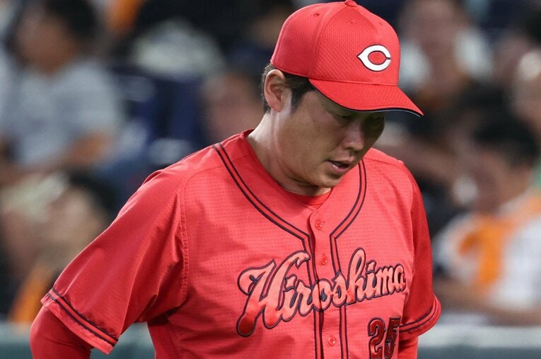 前代未聞の薬物使用事件について「本当に申し訳ない」と語った広島カープ・新井貴浩監督 ／ photograph by JIJI PRESS
