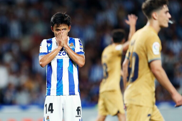 久保建英は「2ケタ得点」狙えるのでは…名手シルバと“精度の差”はあれど、カメラマンが感じたワケ〈バルサ戦好守で同点弾の起点〉(20)