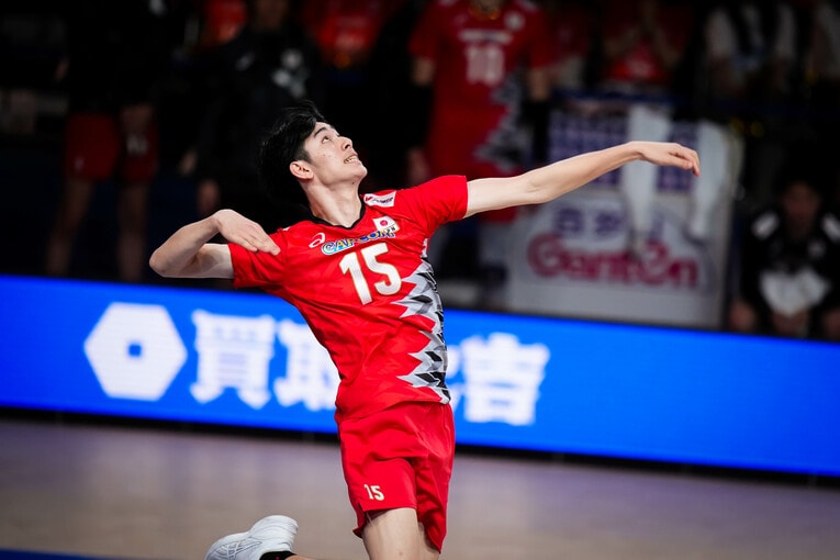 甲斐優斗（VNLドイツ戦）　©︎Volleyball World