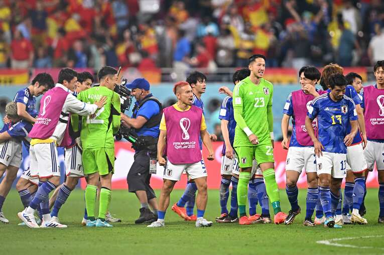 スペイン戦後、長友喜びのハッスルポーズ　©Takuya Kaneko／JMPA