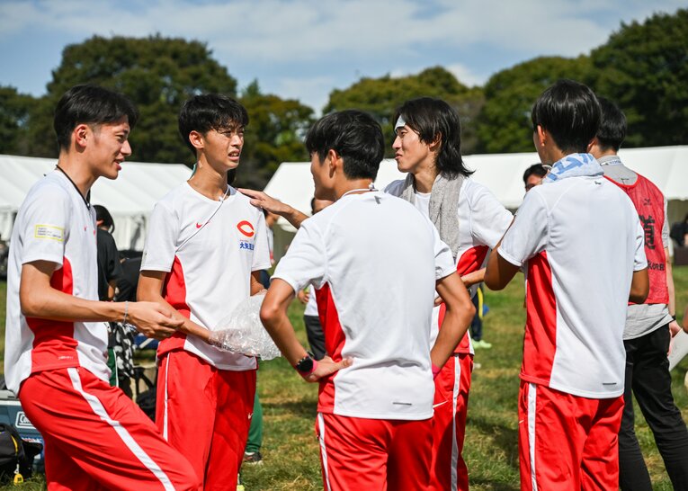 予選会を通過し、笑顔を見せた中大メンバー　©Nanae Suzuki