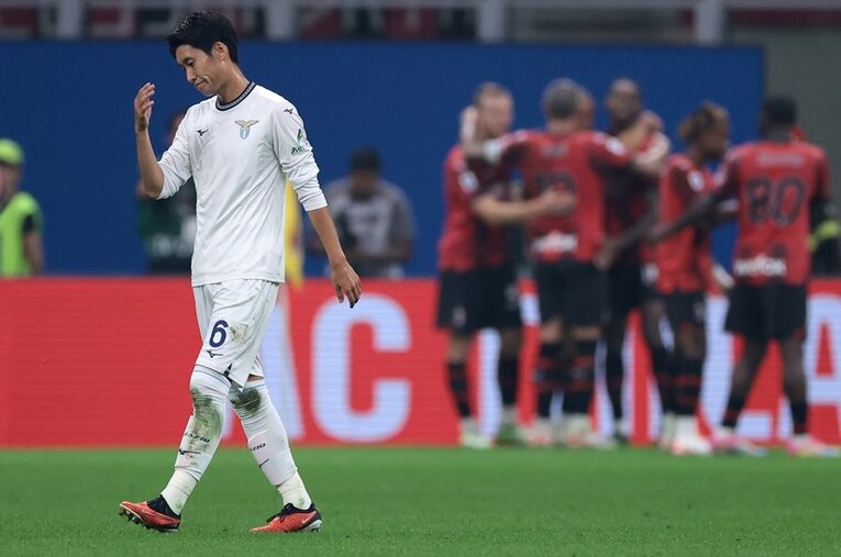 “因縁”のミラン相手に勝ち星を挙げることができなかった鎌田大地。ラツィオにとってまさかの低調な序盤戦となっている ／ photograph by Jonathan Moscrop/Getty Images