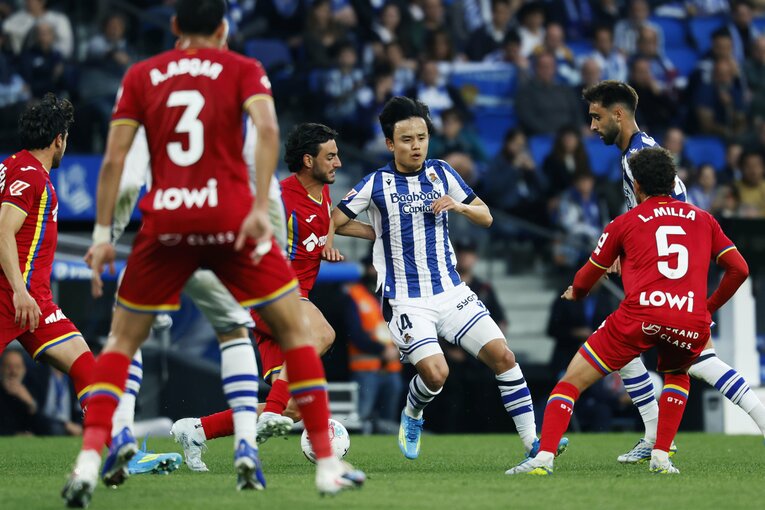 久保とブライスとのコンビネーション突破に対し、力ずくのファールで阻止したヘタフェ守備陣（撮影写真は右に続きます）　©Daisuke Nakashima