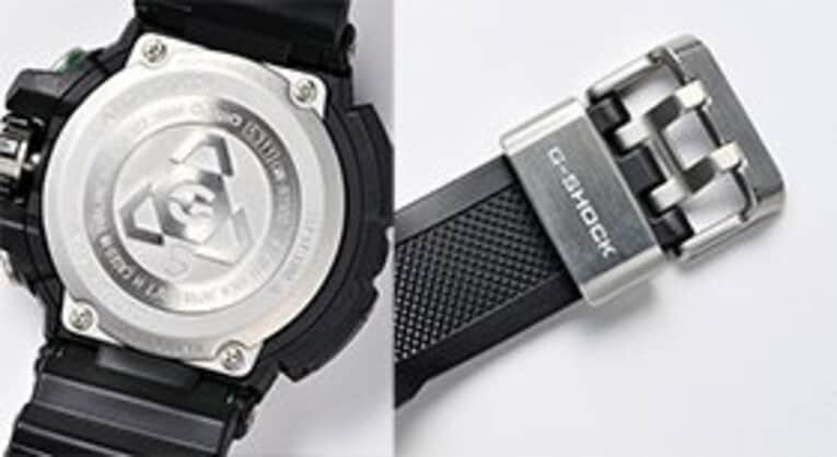 スカイコックピットのシンボルとも言える「TRIPLE G RESIST」のマークを刻印した鍛造バック。メタル素材を使用したバックルといい、重厚感溢れるディテールがファンの心をくすぐる。 