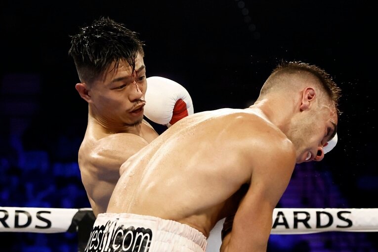 中谷vsモロニ―　©JIJI PRESS