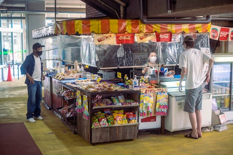 レトロな空気をまとう佐賀競馬場の一角　©Takuya Sugiyama