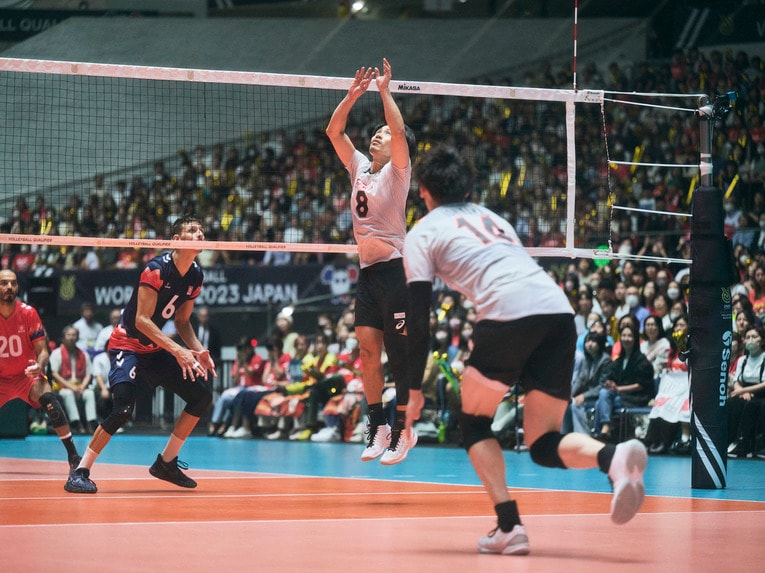 セッター関田の美しいトス　©Yuki Suenaga