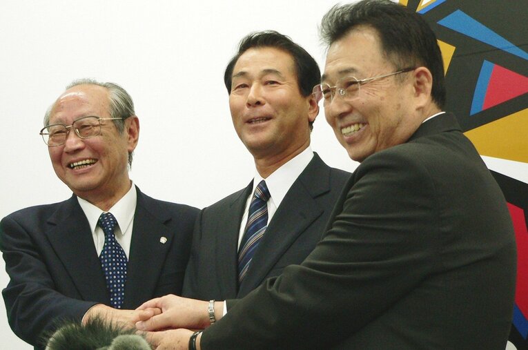 2005年からは北海道日本ハムファイターズで初代GMを務めた高田繁氏（中央）。その経験で感じたチーム作りの秘訣とは？ ／ photograph by JIJI PRESS