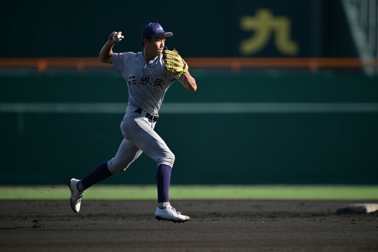 元プロ名手が挙げた…花巻東・熊谷陸「天才的守備シーン」連続写真　4枚目／全7枚　©Hideki Sugiyama
