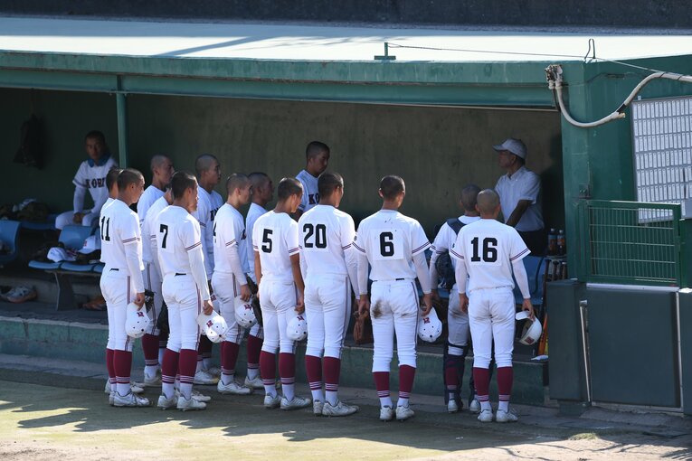 松本健吾新監督を指示を受ける広陵選手たち ©Kota Inoue