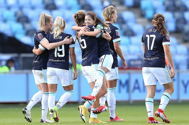 今季からイングランド女子スーパーリーグのウェストハムでプレーするMF長谷川唯。10月3日にはマンチェスター・シティ相手にリーグ初ゴールを奪った ／ photograph by Getty Images