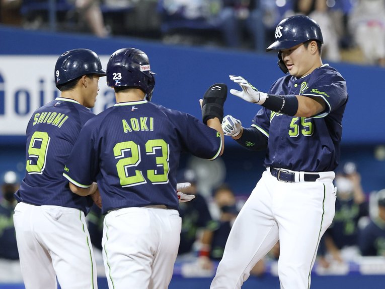 21日のDeNA戦で満塁ホームランを放った村上　©Kyodo News
