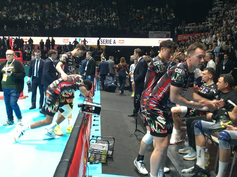 コッパ・イタリア準決勝でベローナに逆転負けを喫したペルージャのベンチ（筆者撮影）