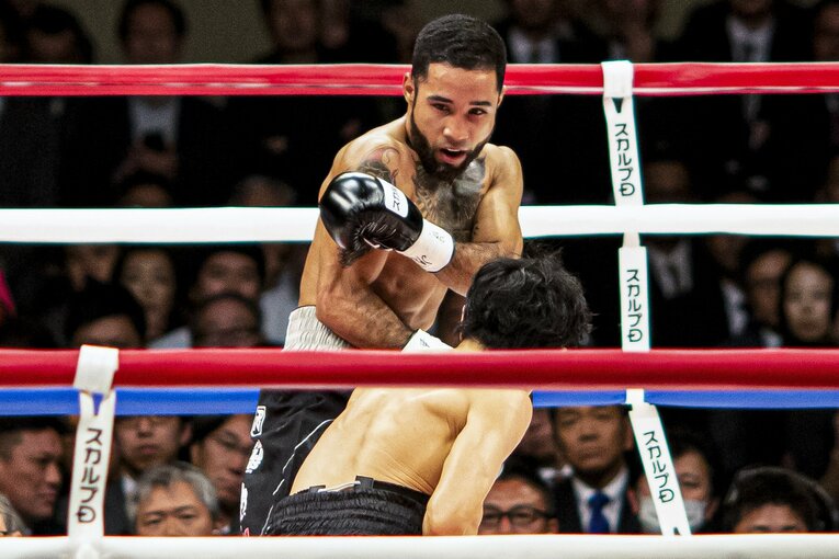 ドーピング違反に終わった第1戦に続き、山中慎介との第2戦は計量オーバー。2RでKO勝ちを収めたものの、後味の悪い結果に　©Naoki Kitagawa