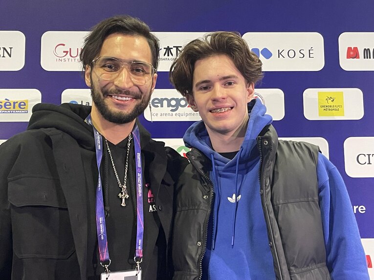 金メダルを獲得したシャイドロフと振付師のリギニ　©Akiko Tamura