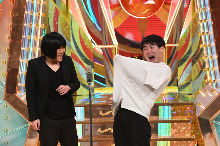 「風でネコが飛ばされてくる」というネタをかけた　©M-1グランプリ事務局