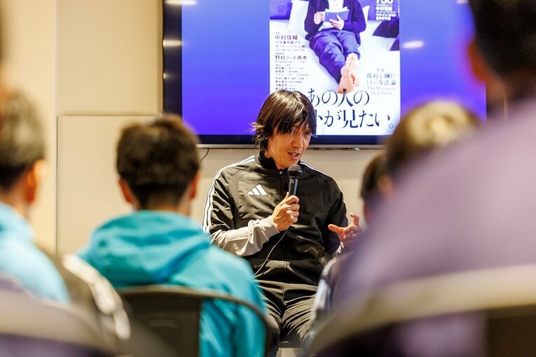 座学では手を挙げた子どもたち全員の質問に答えた　©Kiichi Matsumoto