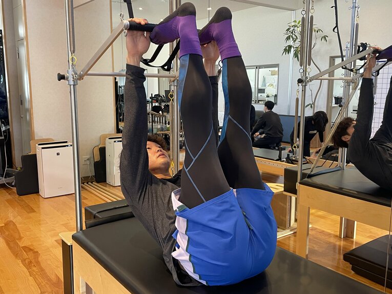 DeNA森原康平のなかなか見られないピラティストレの様子　©Takashi Ishizuka