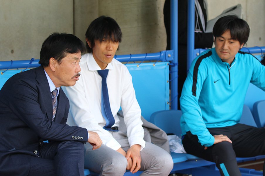 なぜ代表にFKの名手が不在なのか?中村俊輔と母校で考えた環境の話。<Number Web> photograph by Takahito Ando