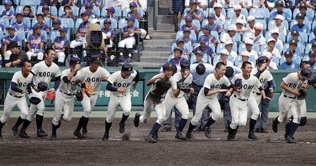 高知商が選手に施した「洗脳」。明徳義塾撃破を胸に、甲子園優勝へ。 - 高校野球 - Number Web - ナンバー