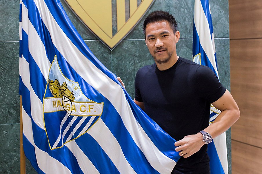 岡崎慎司、33歳のスペイン初挑戦。「断る理由がない」ロマンと冒険欲。<Number Web> photograph by Agencia EFE/AFLO