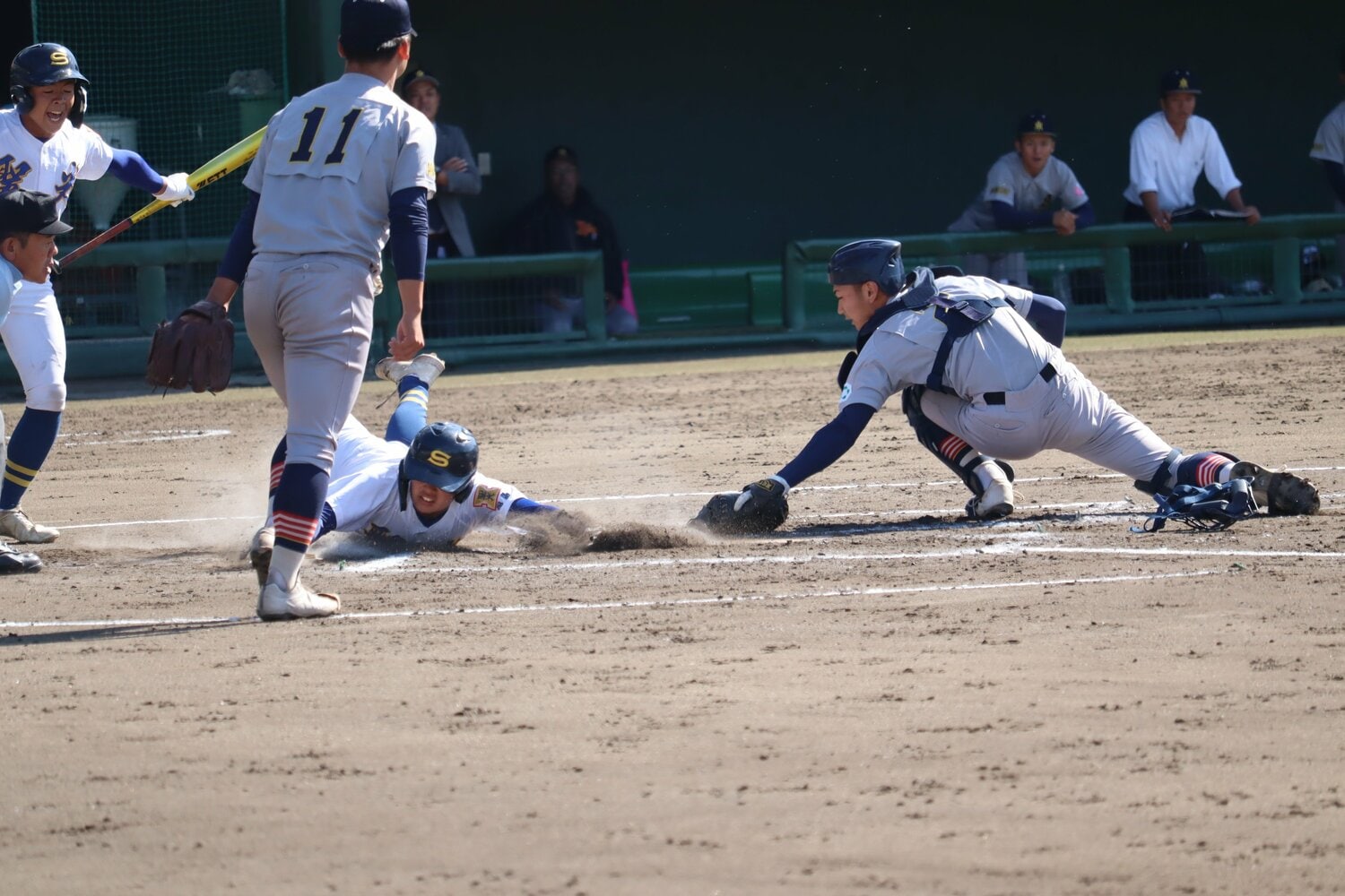 サインミスをミスにしない好走塁を見せた坂元　©Genki Taguchi